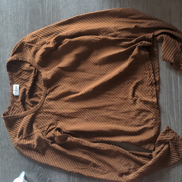 Timing Tops - Cute top